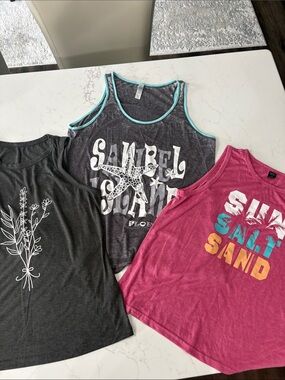 3 Graphic Tank Tops
